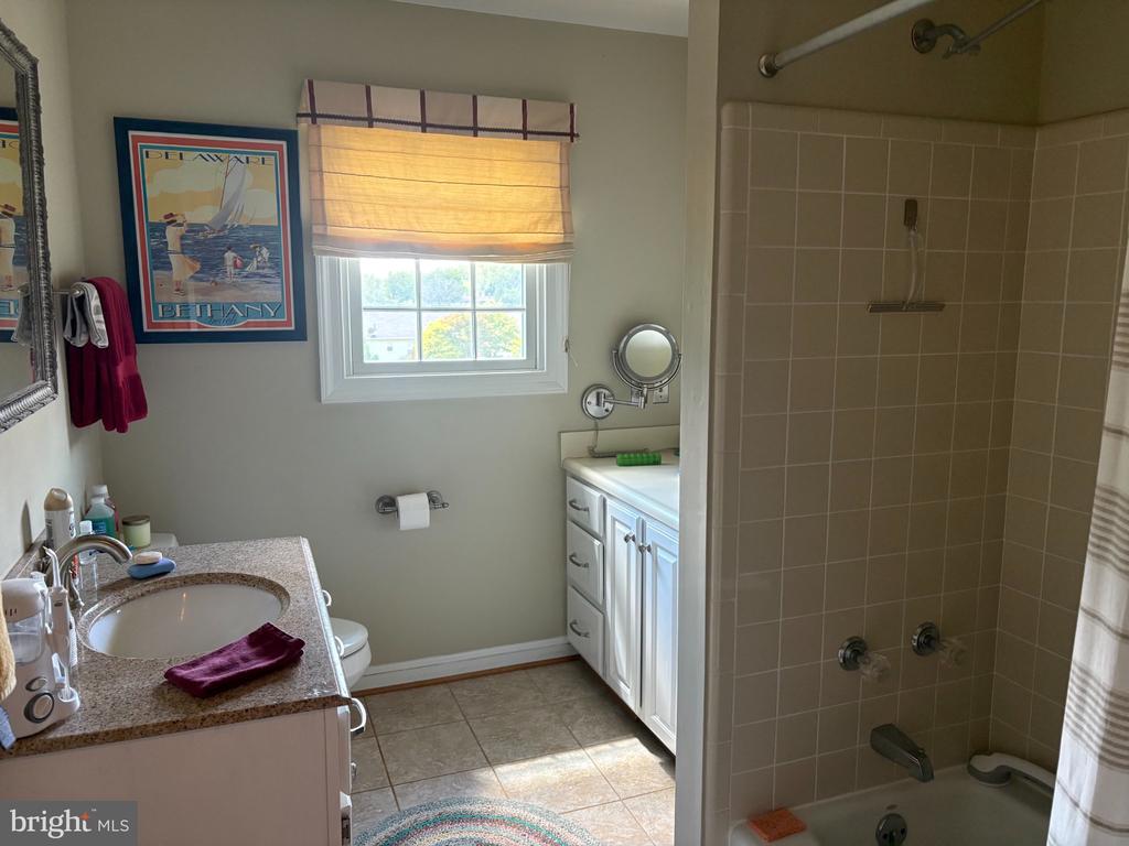 215 BOXLEY LANE