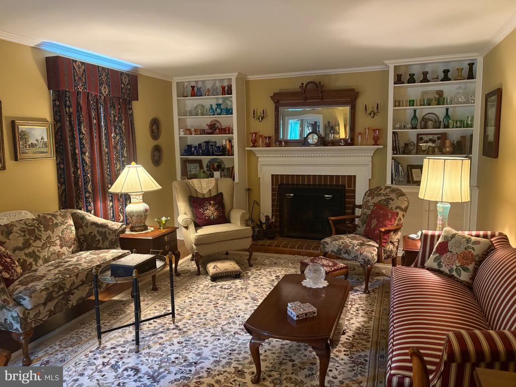 215 BOXLEY LANE