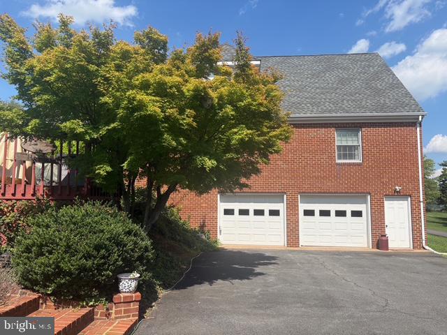 215 BOXLEY LANE