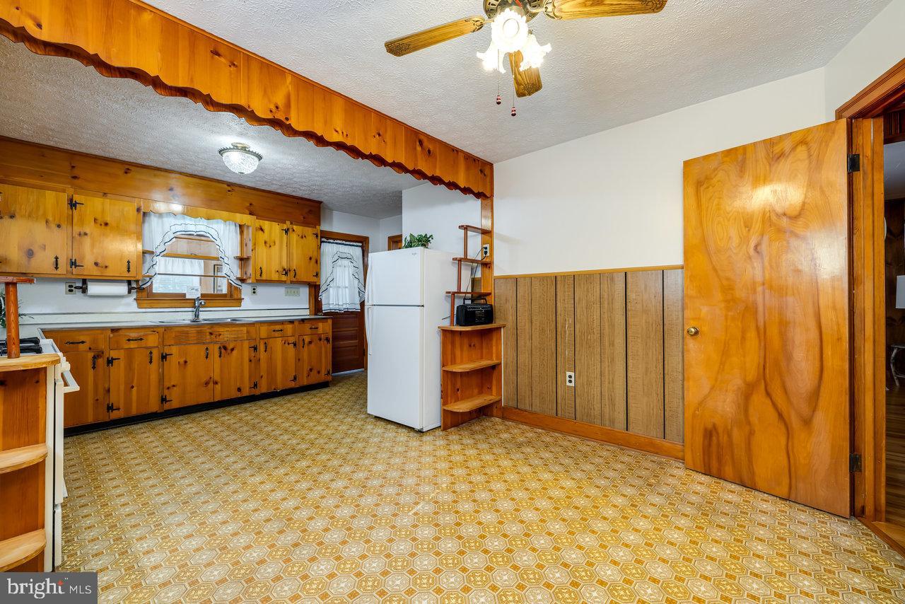 925 FORREST DRIVE