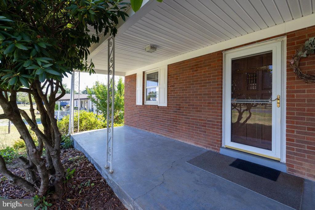 925 FORREST DRIVE