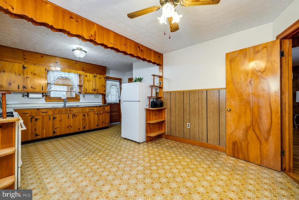 925 FORREST DRIVE