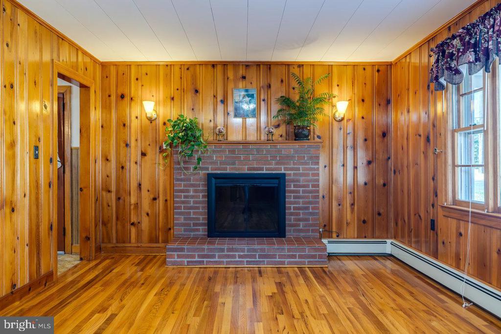 925 FORREST DRIVE