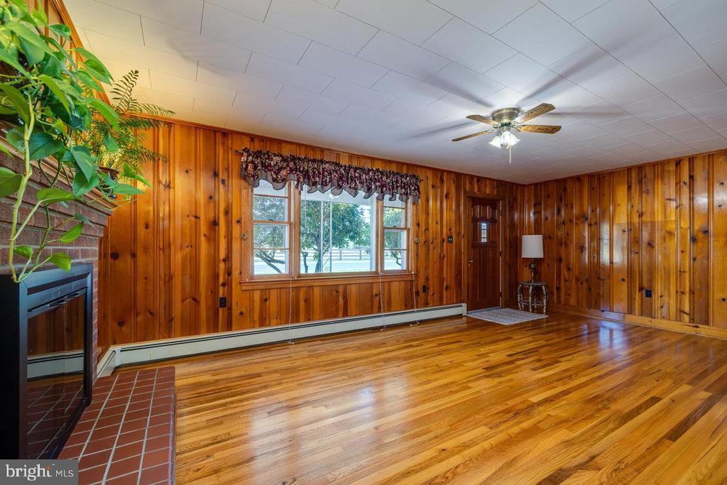 925 FORREST DRIVE