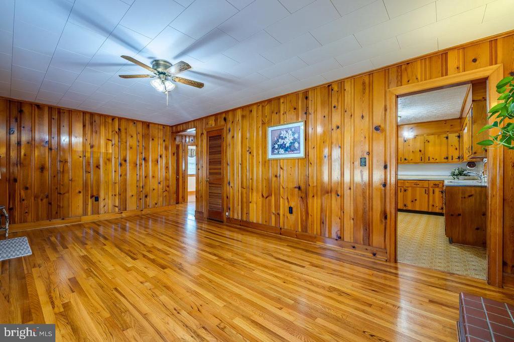 925 FORREST DRIVE