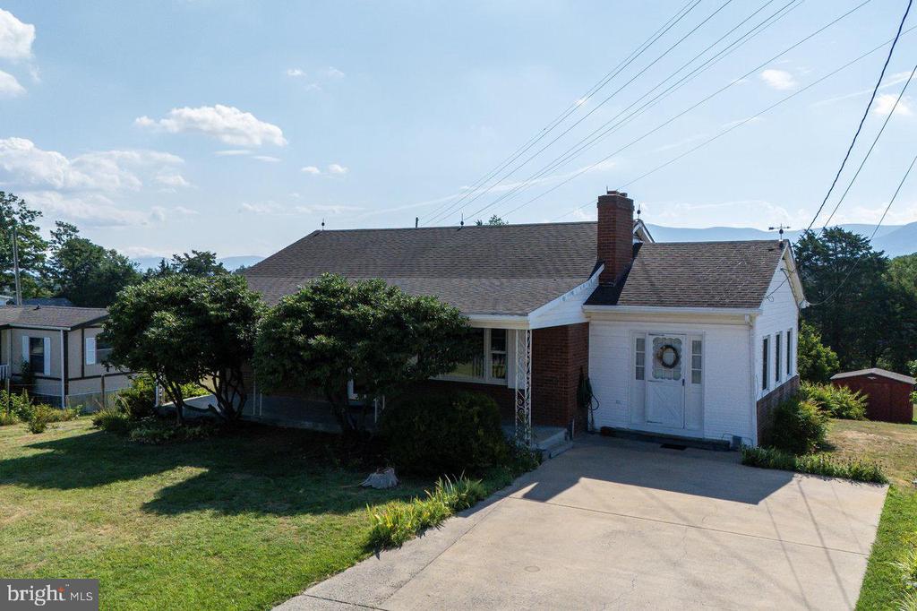 925 FORREST DRIVE