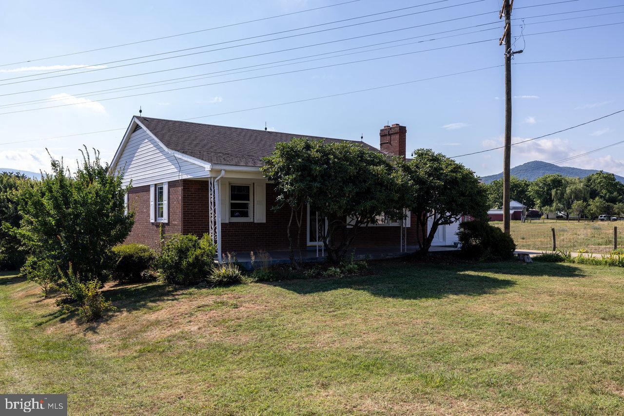 925 FORREST DRIVE