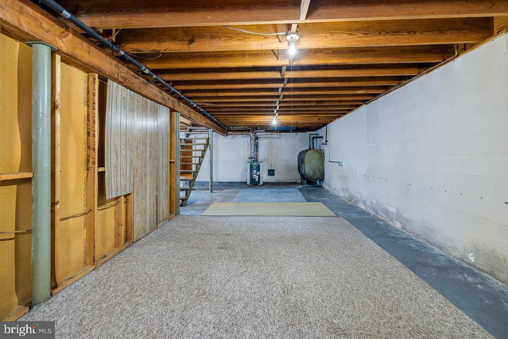 925 FORREST DRIVE
