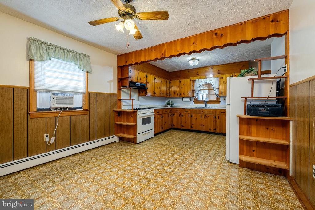925 FORREST DRIVE