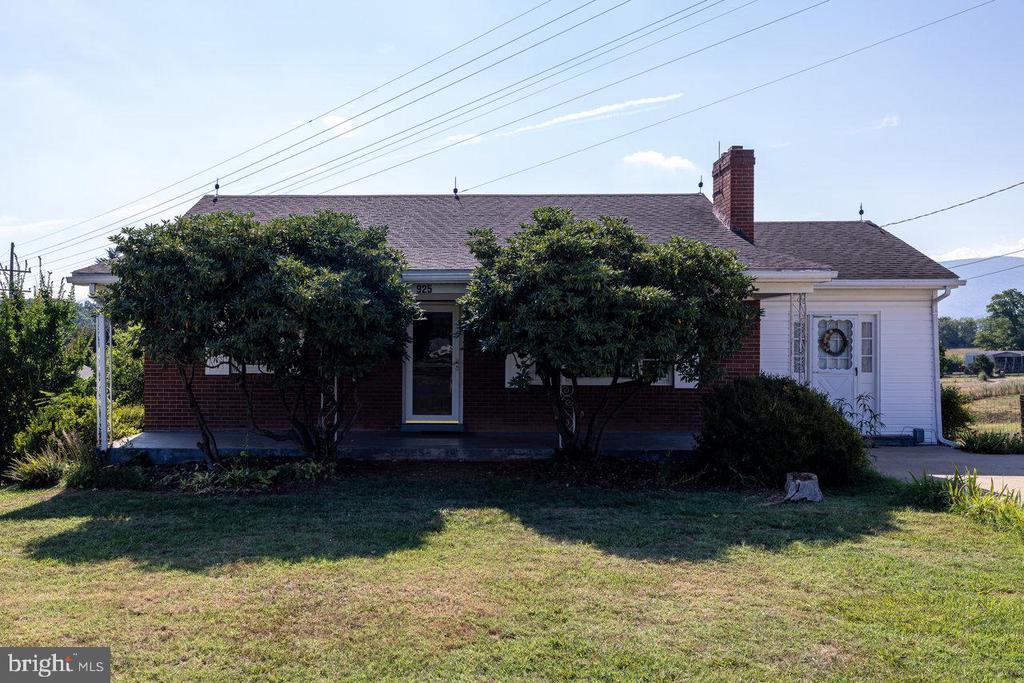 925 FORREST DRIVE