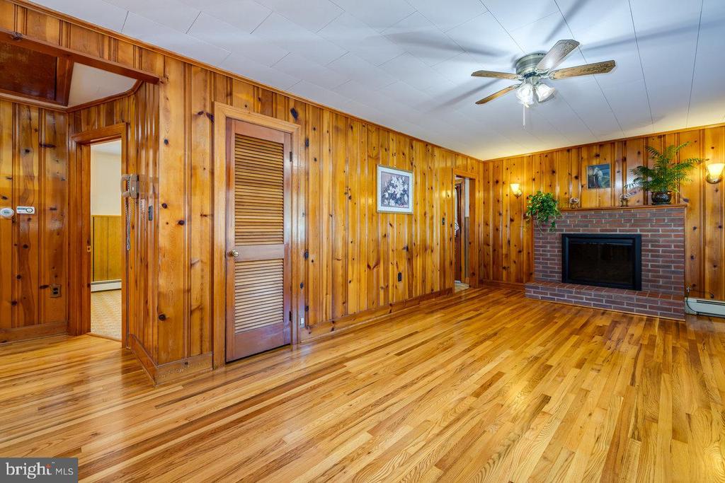 925 FORREST DRIVE