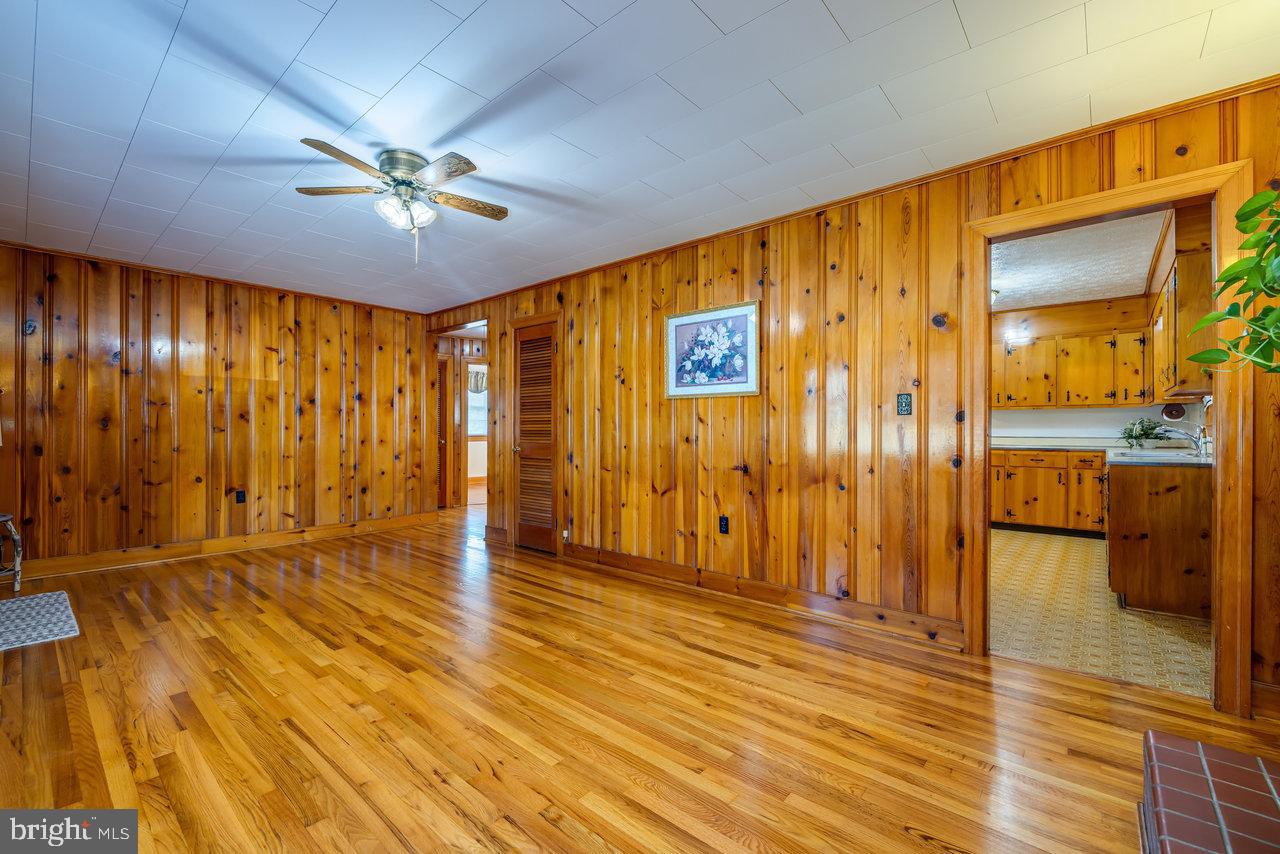 925 FORREST DRIVE