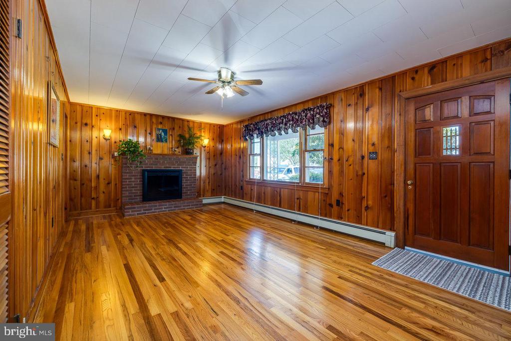 925 FORREST DRIVE