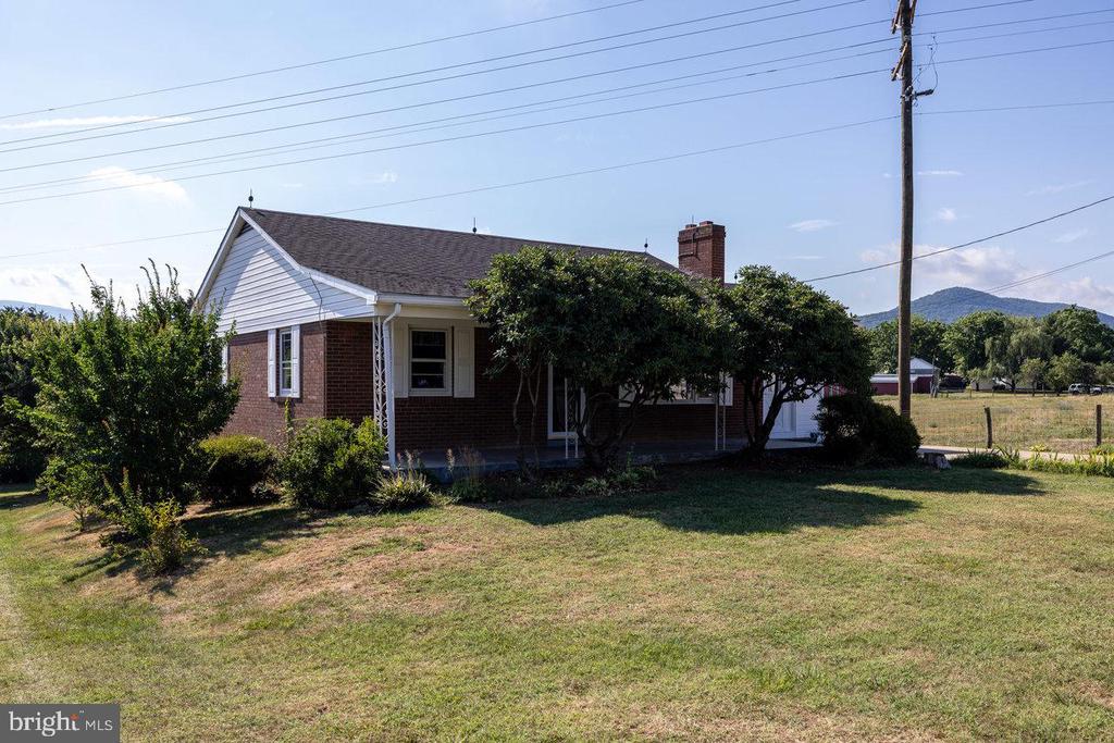 925 FORREST DRIVE