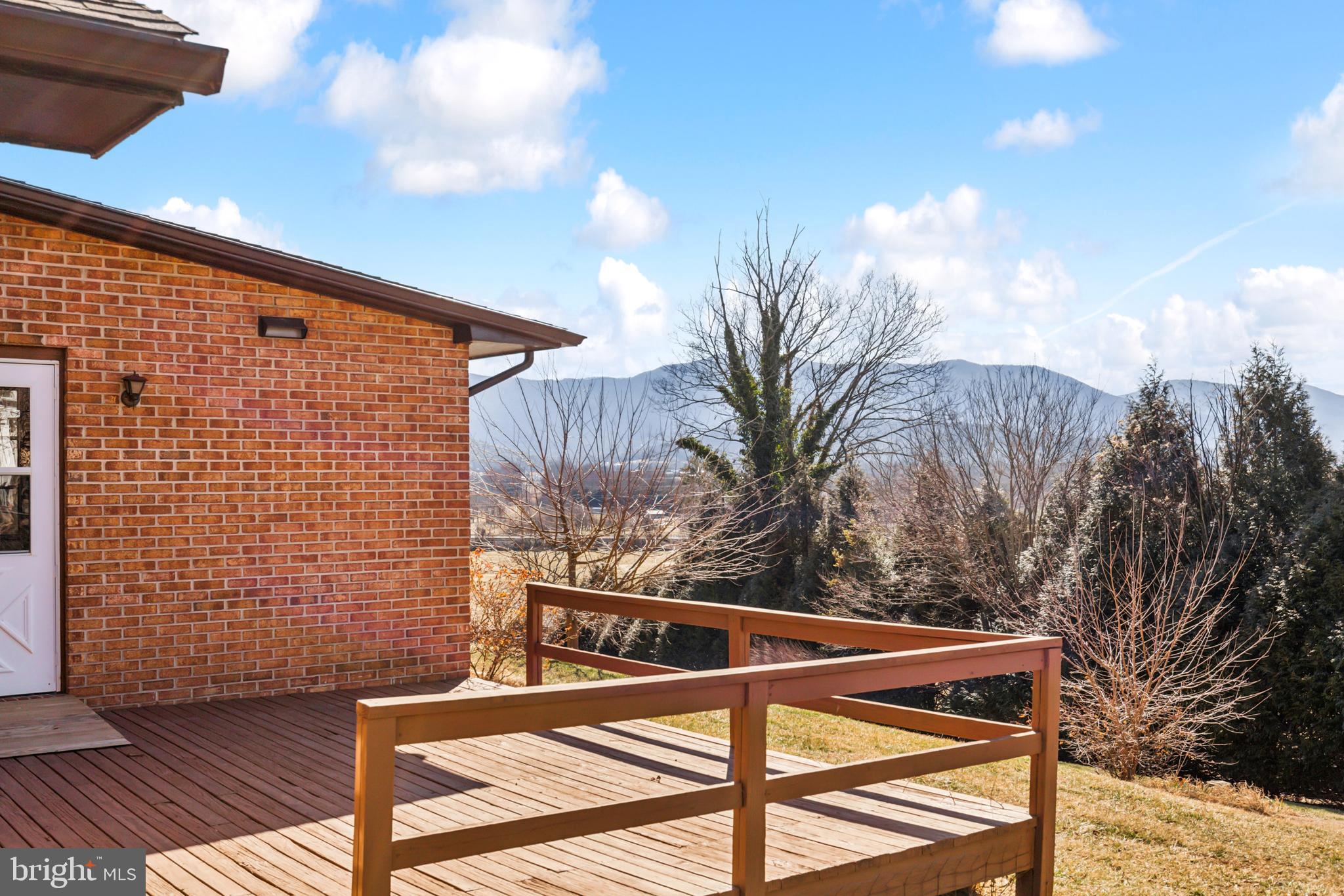 24 Springview Blvd