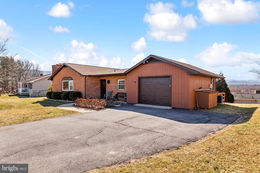24 Springview Blvd