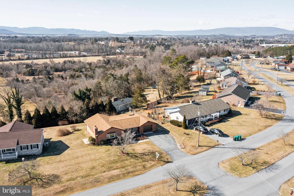 24 Springview Blvd