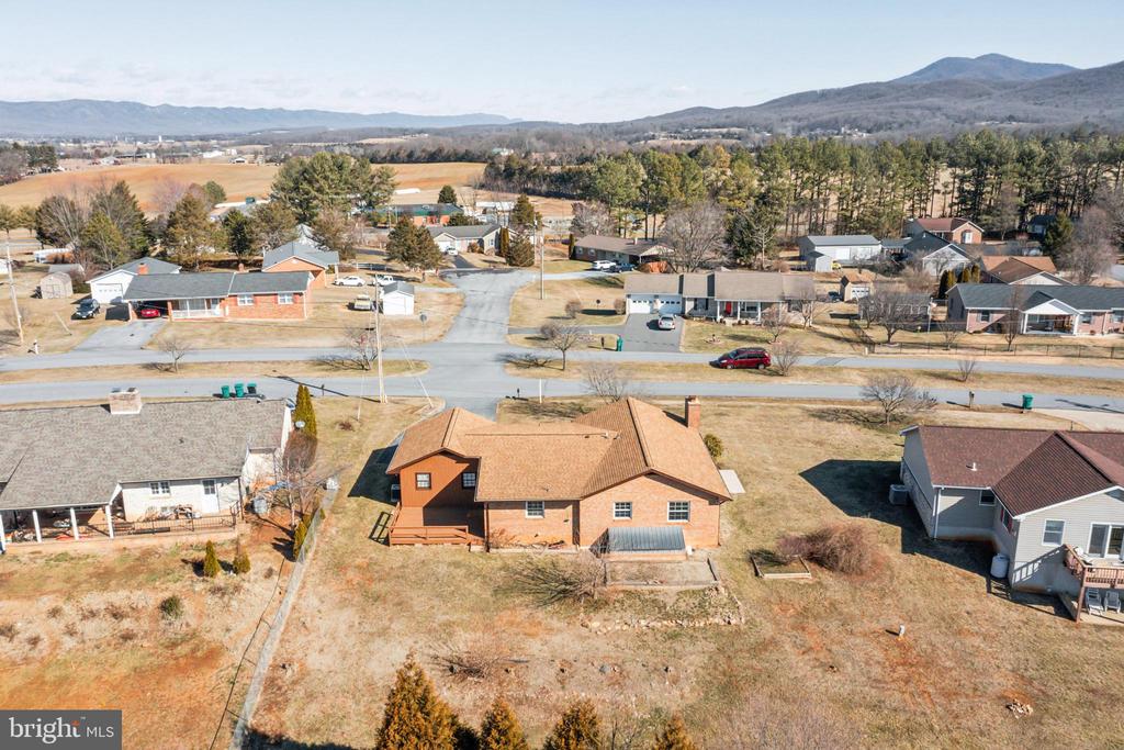 24 Springview Blvd