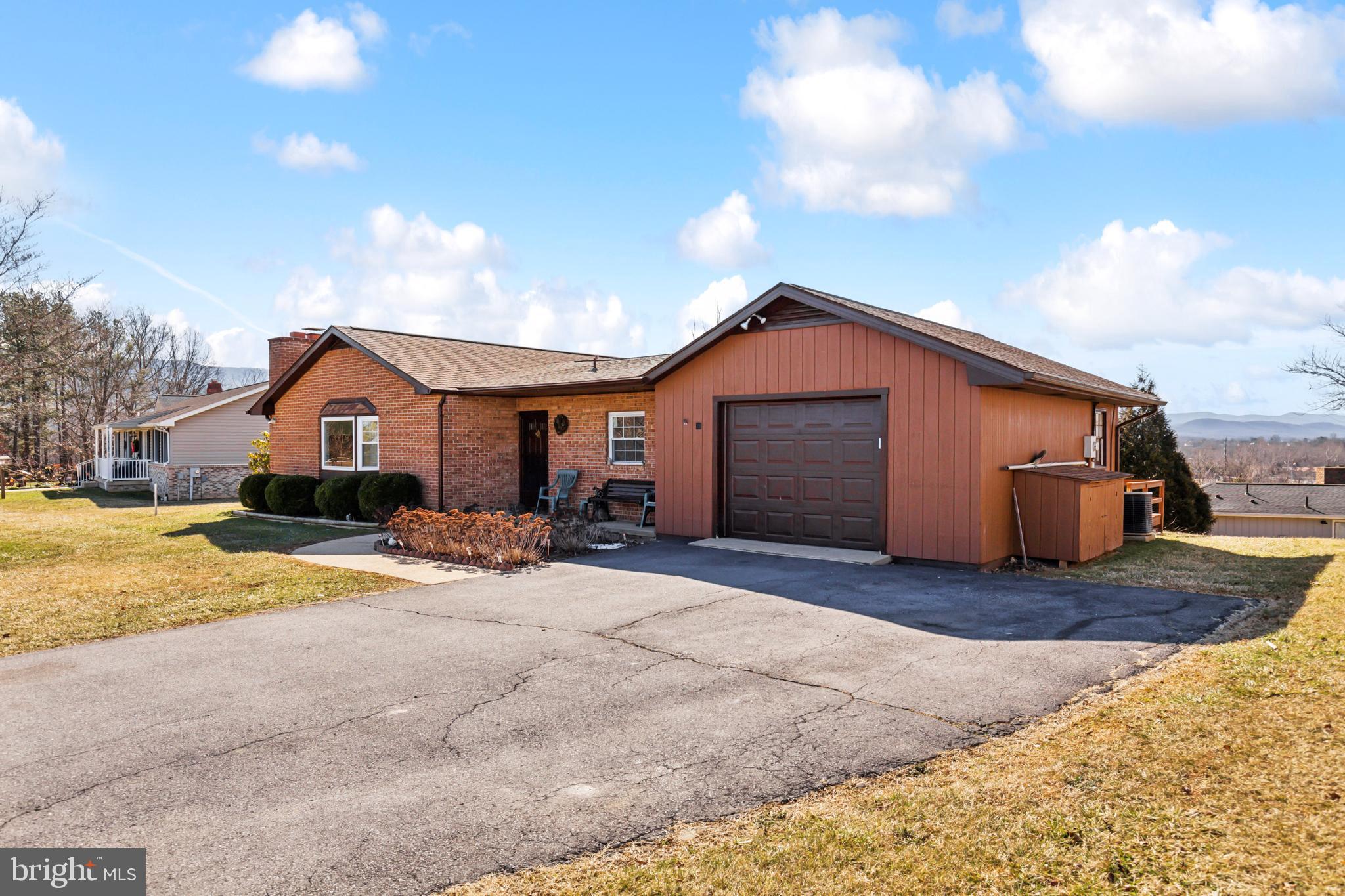 24 Springview Blvd