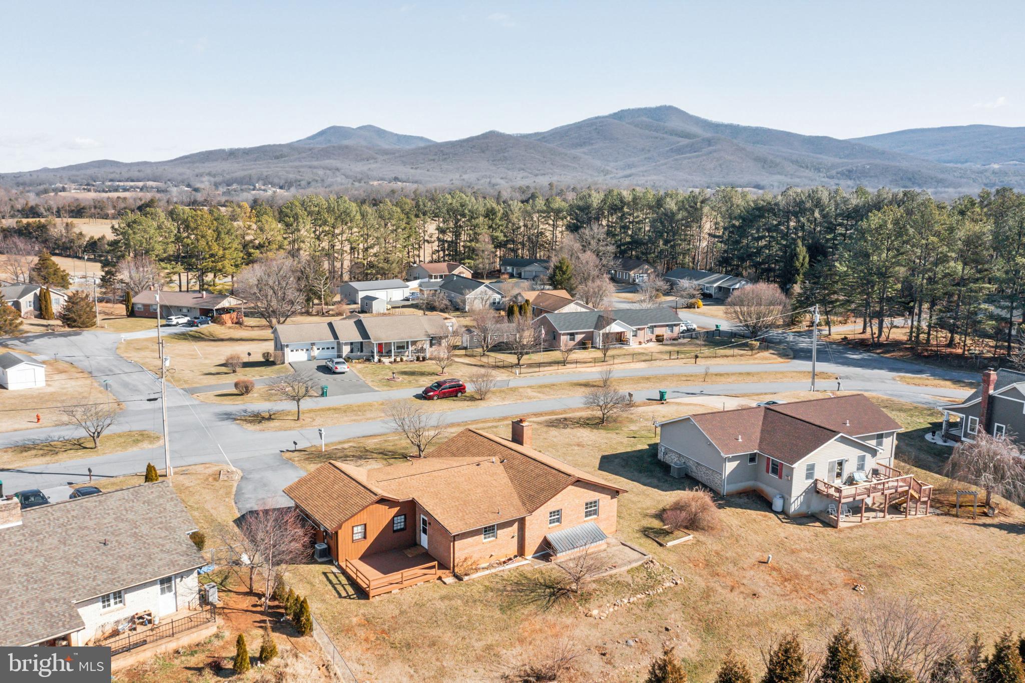 24 Springview Blvd