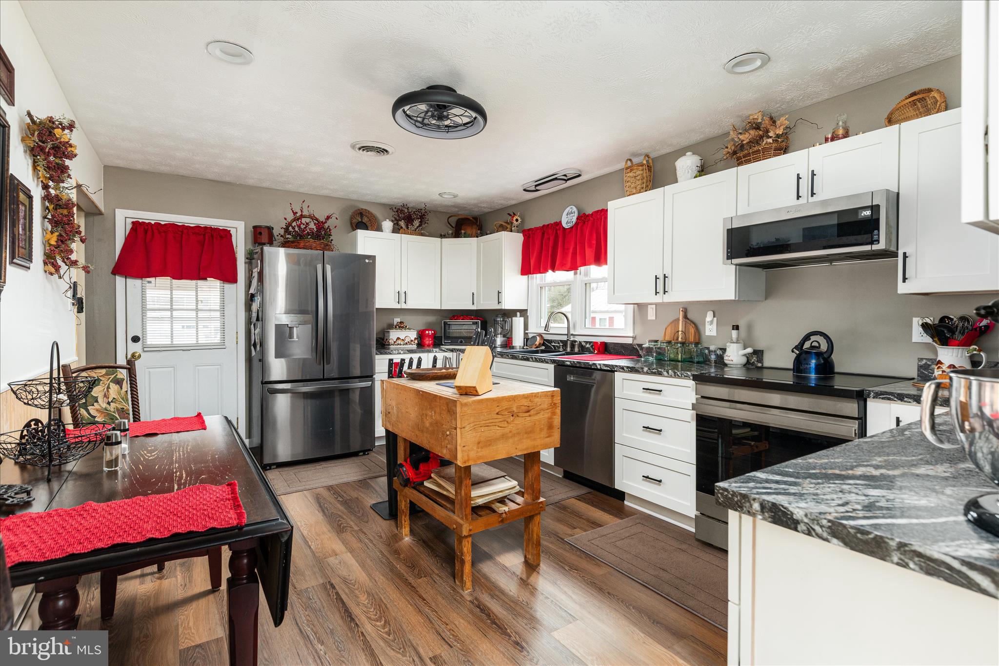 1596 US HIGHWAY 211 E BSN