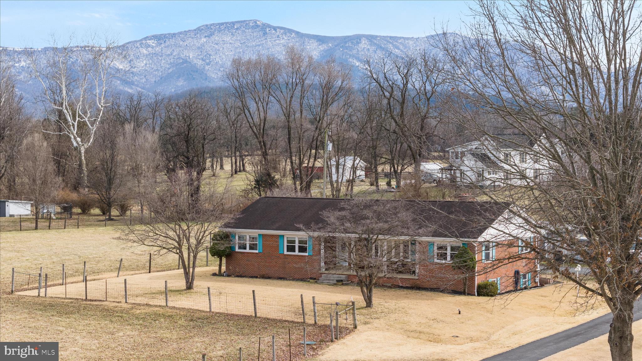 1596 US HIGHWAY 211 E BSN