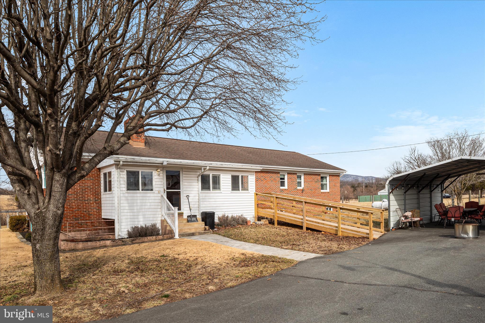 1596 US HIGHWAY 211 E BSN