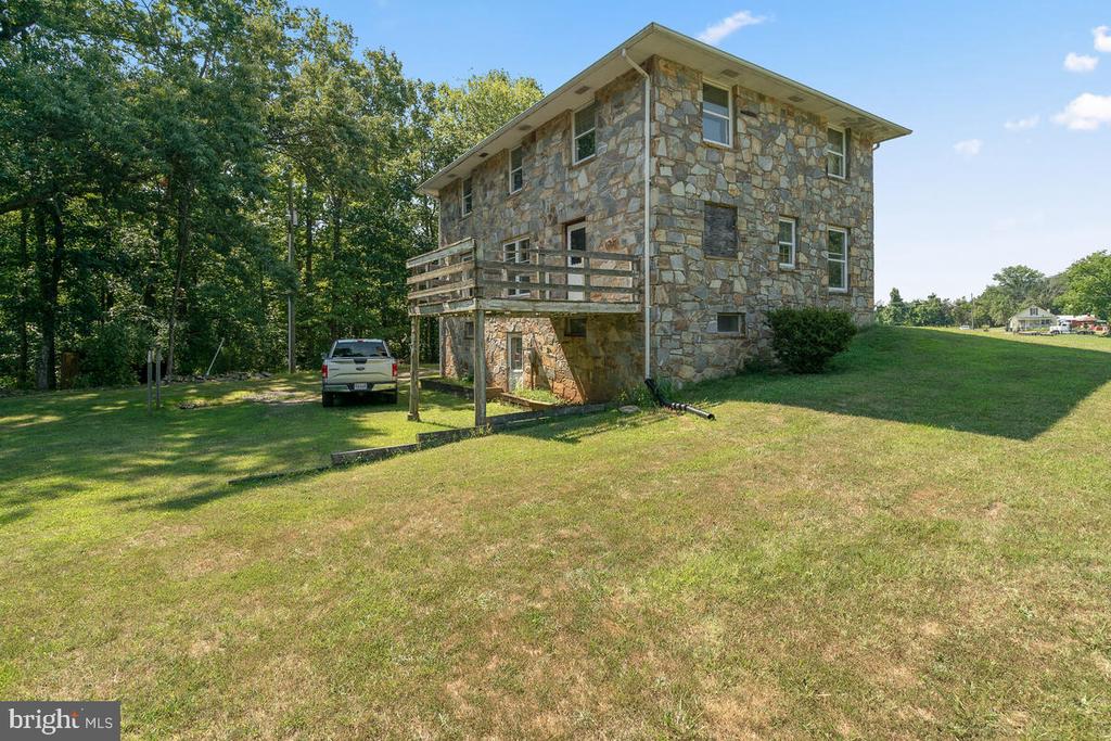 8929 Burwell ROAD