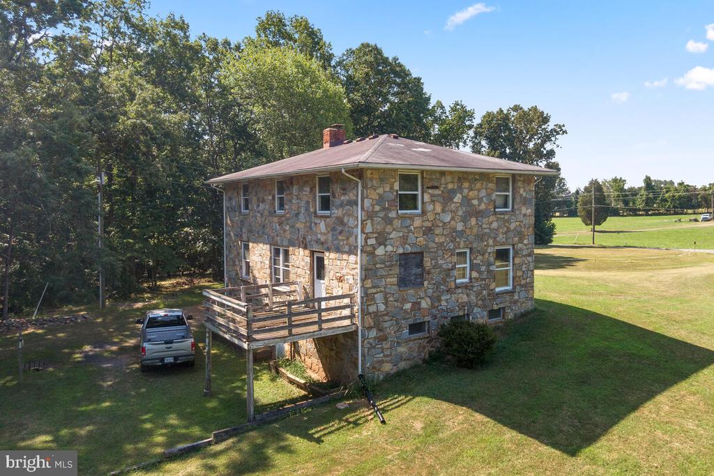 8929 Burwell ROAD