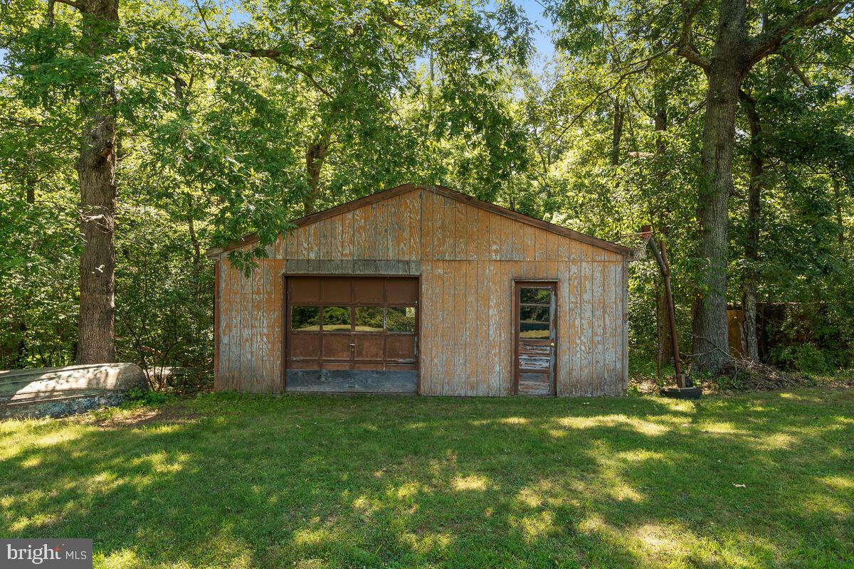 8929 Burwell ROAD