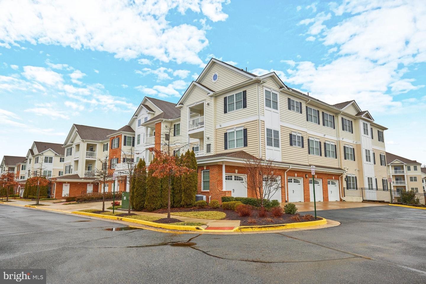 15211 Royal Crest DRIVE Unit: 201