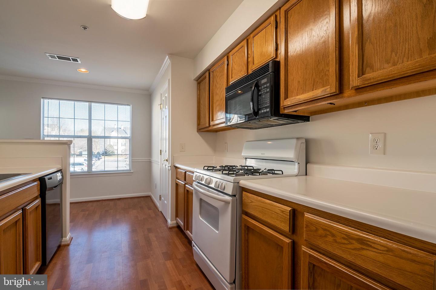 11010 Koman CIRCLE Unit: 201