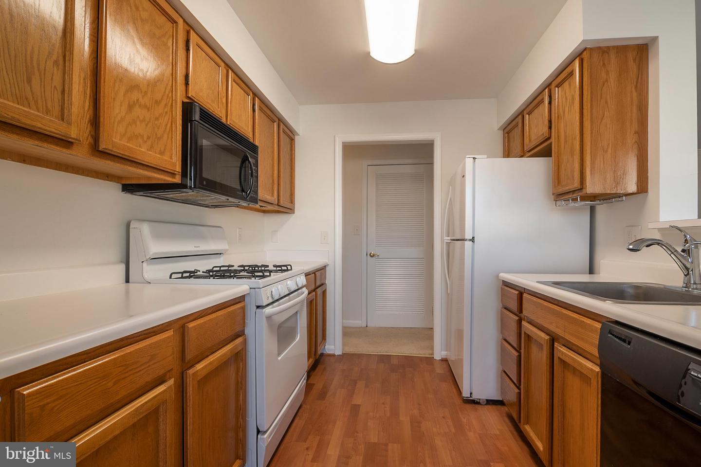 11010 Koman CIRCLE Unit: 201