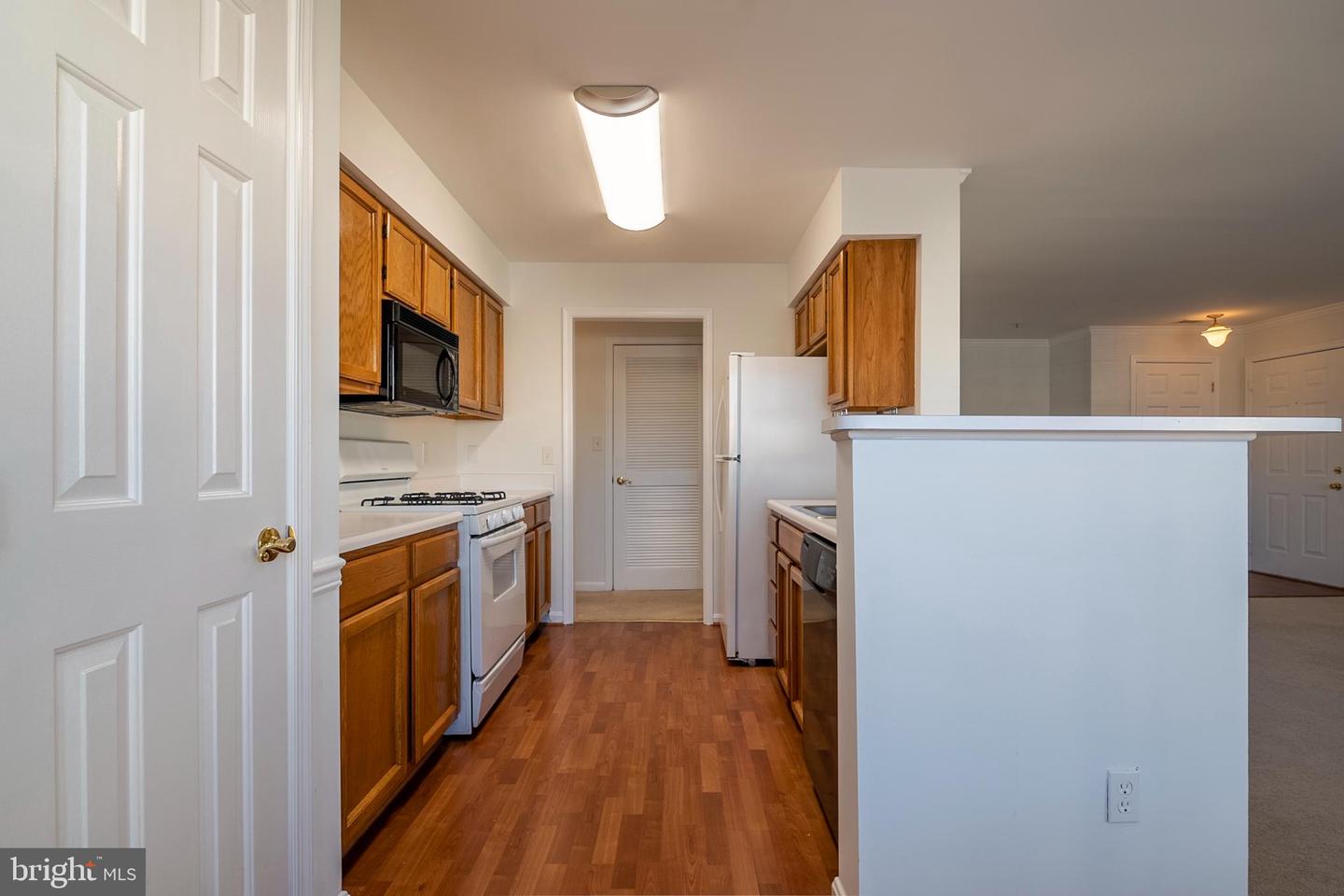 11010 Koman CIRCLE Unit: 201
