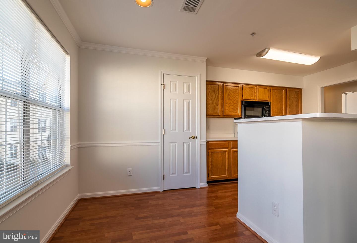 11010 Koman CIRCLE Unit: 201