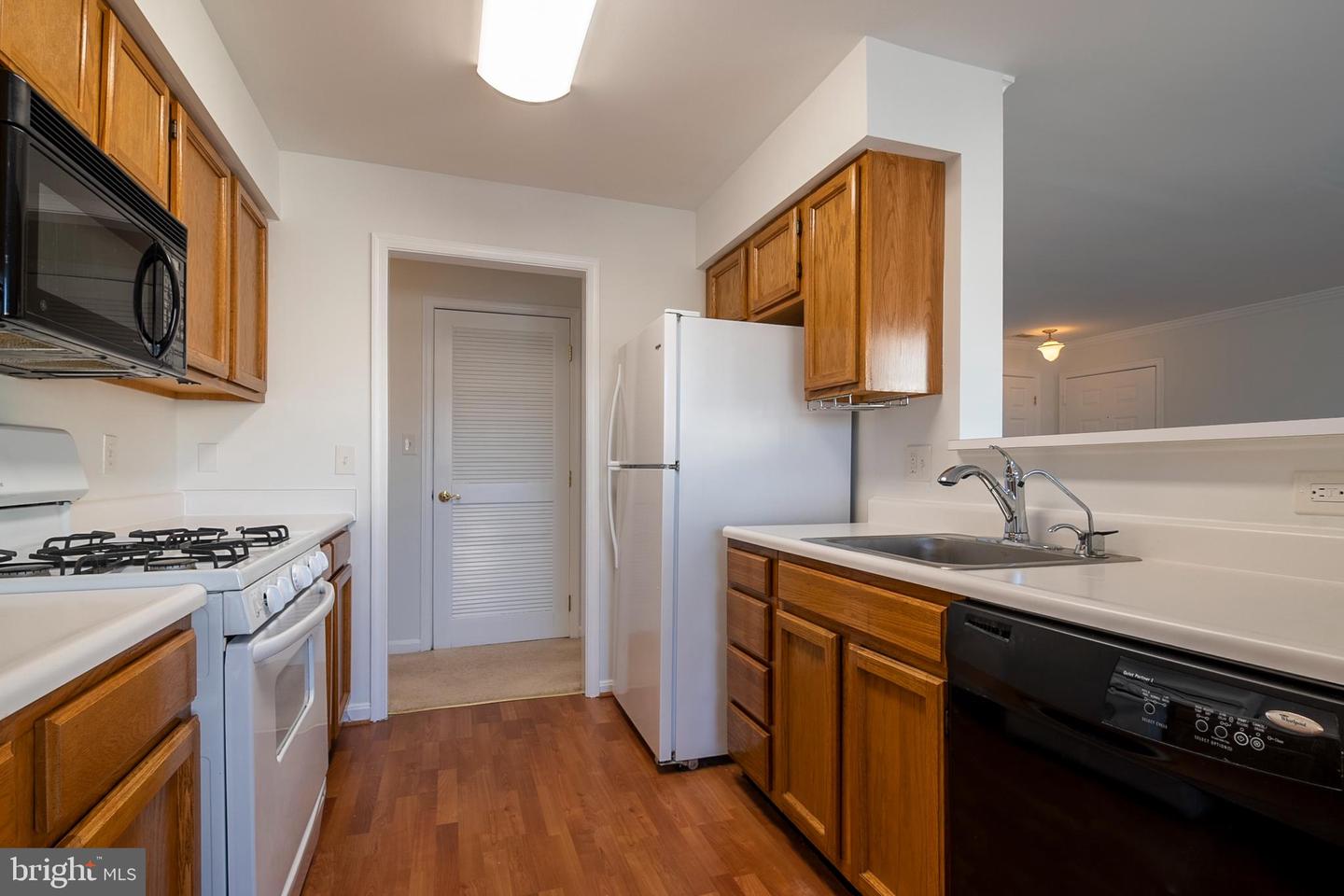 11010 Koman CIRCLE Unit: 201