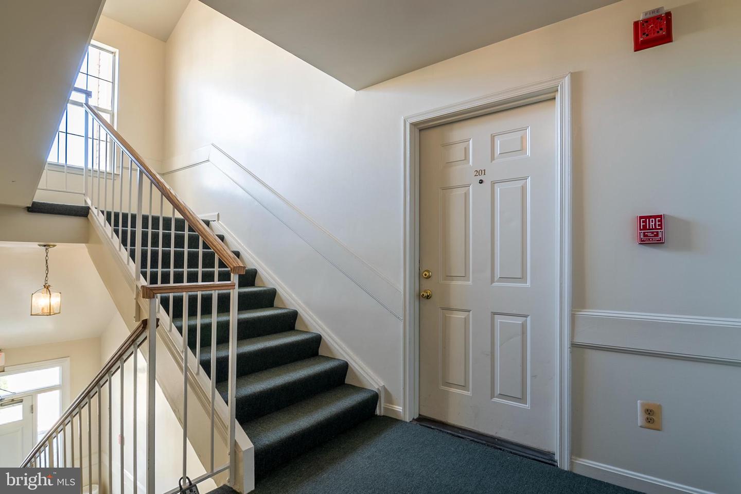 11010 Koman CIRCLE Unit: 201