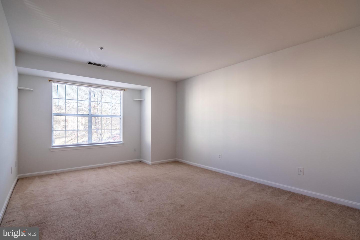 11010 Koman CIRCLE Unit: 201