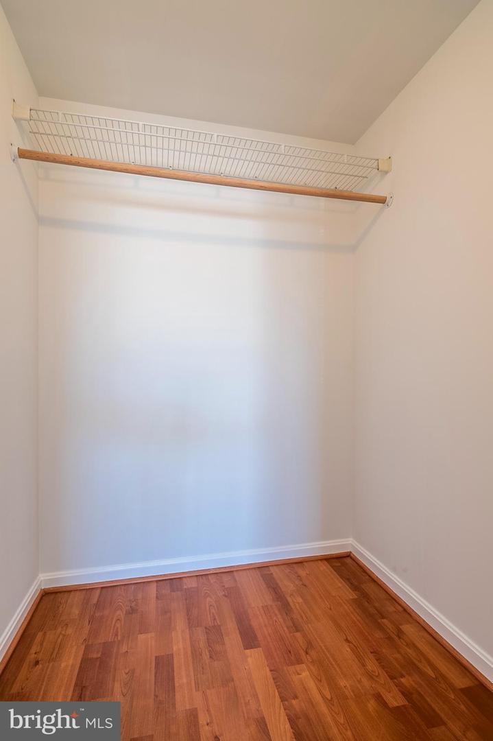 11010 Koman CIRCLE Unit: 201