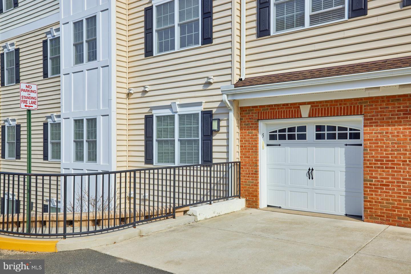 15211 Royal Crest DRIVE Unit: 402