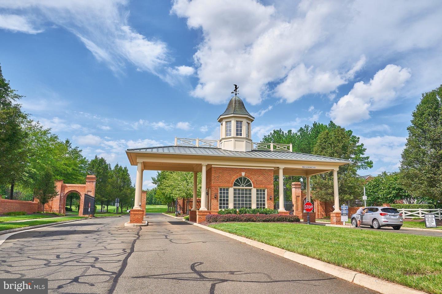 15211 Royal Crest DRIVE Unit: 402