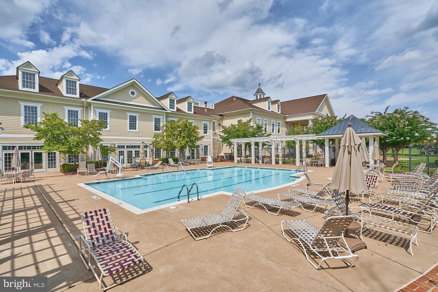 15211 Royal Crest DRIVE Unit: 402
