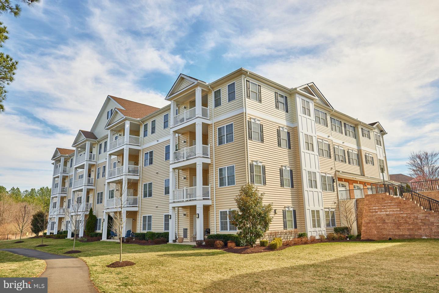 15211 Royal Crest DRIVE Unit: 402