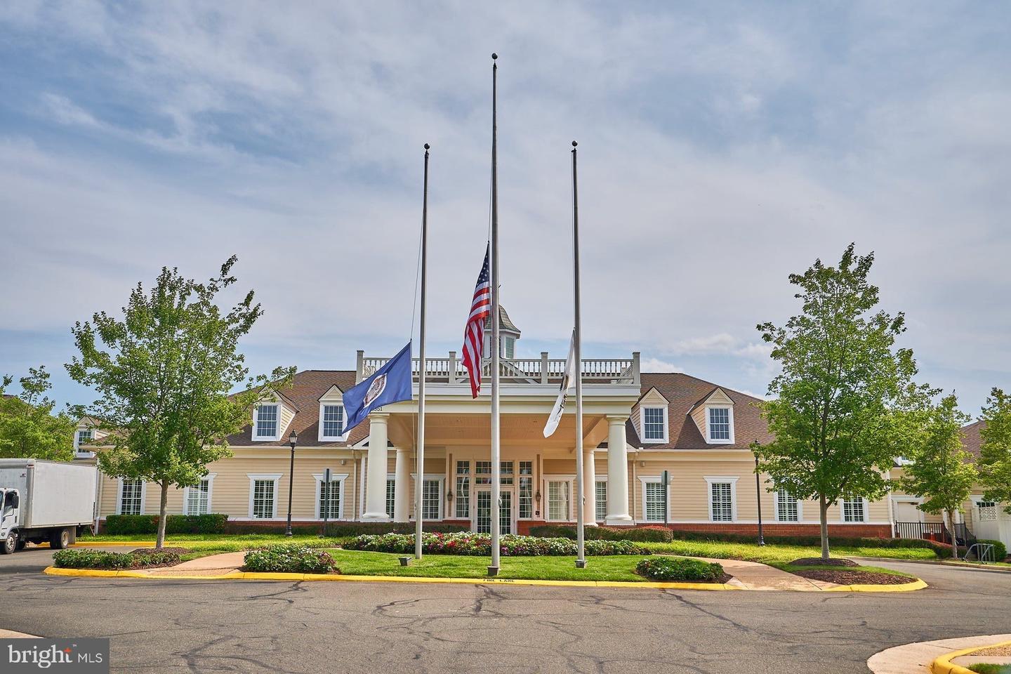 15211 Royal Crest DRIVE Unit: 402