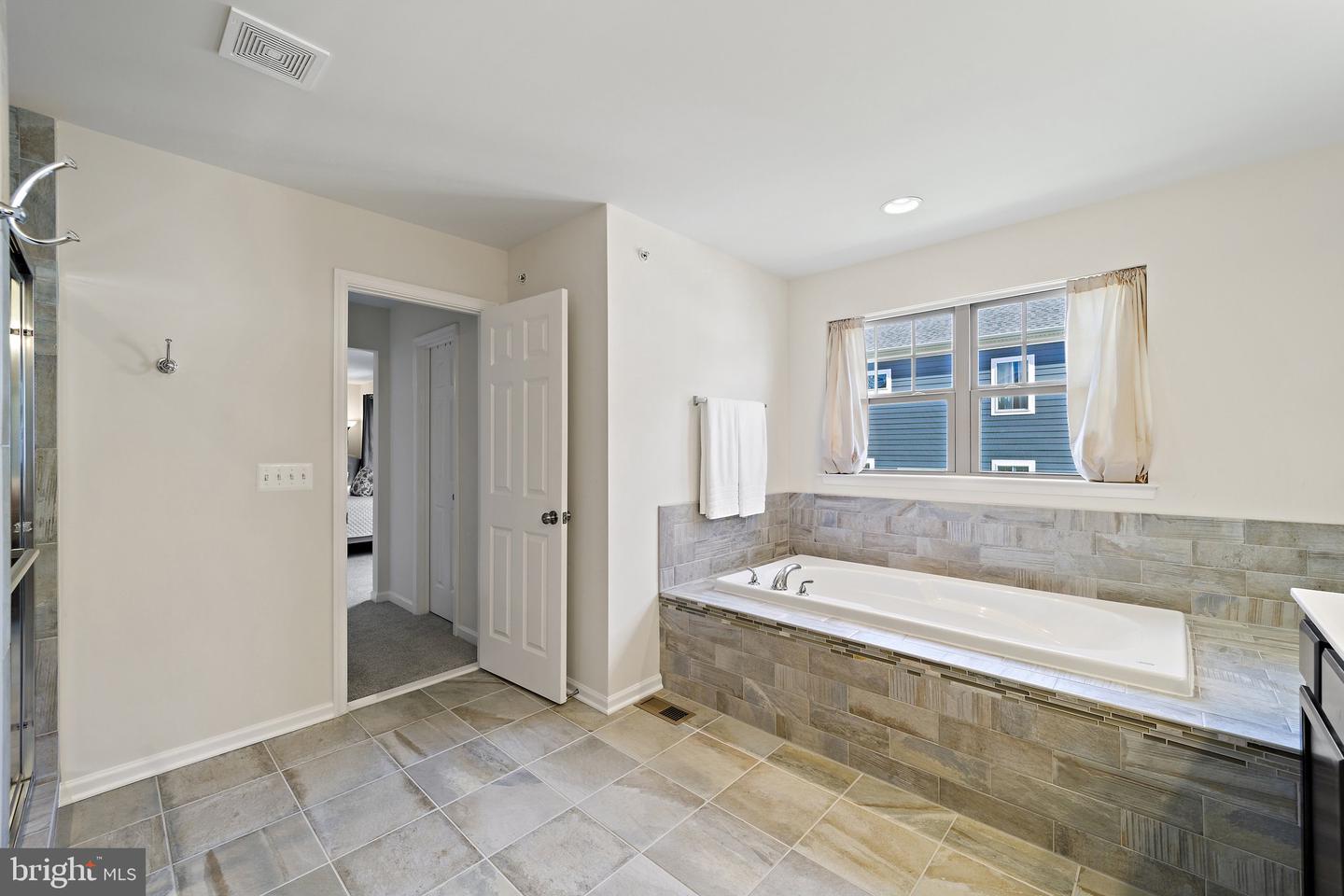 18205 Thunderbolt ROAD