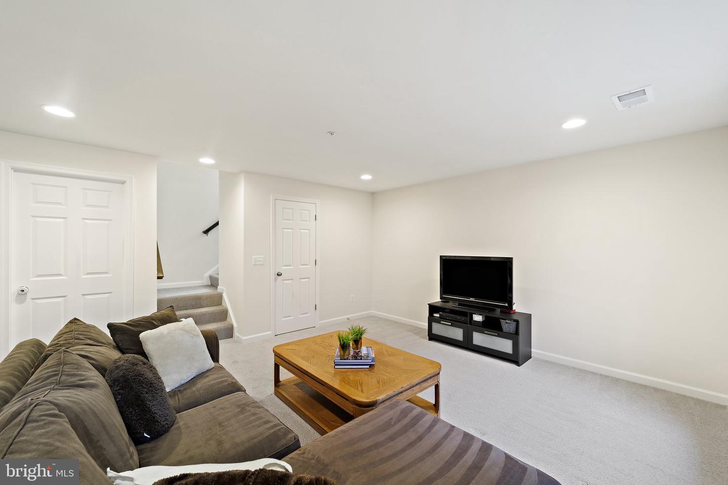 18205 Thunderbolt ROAD
