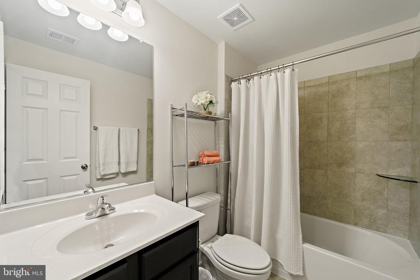 18205 Thunderbolt ROAD