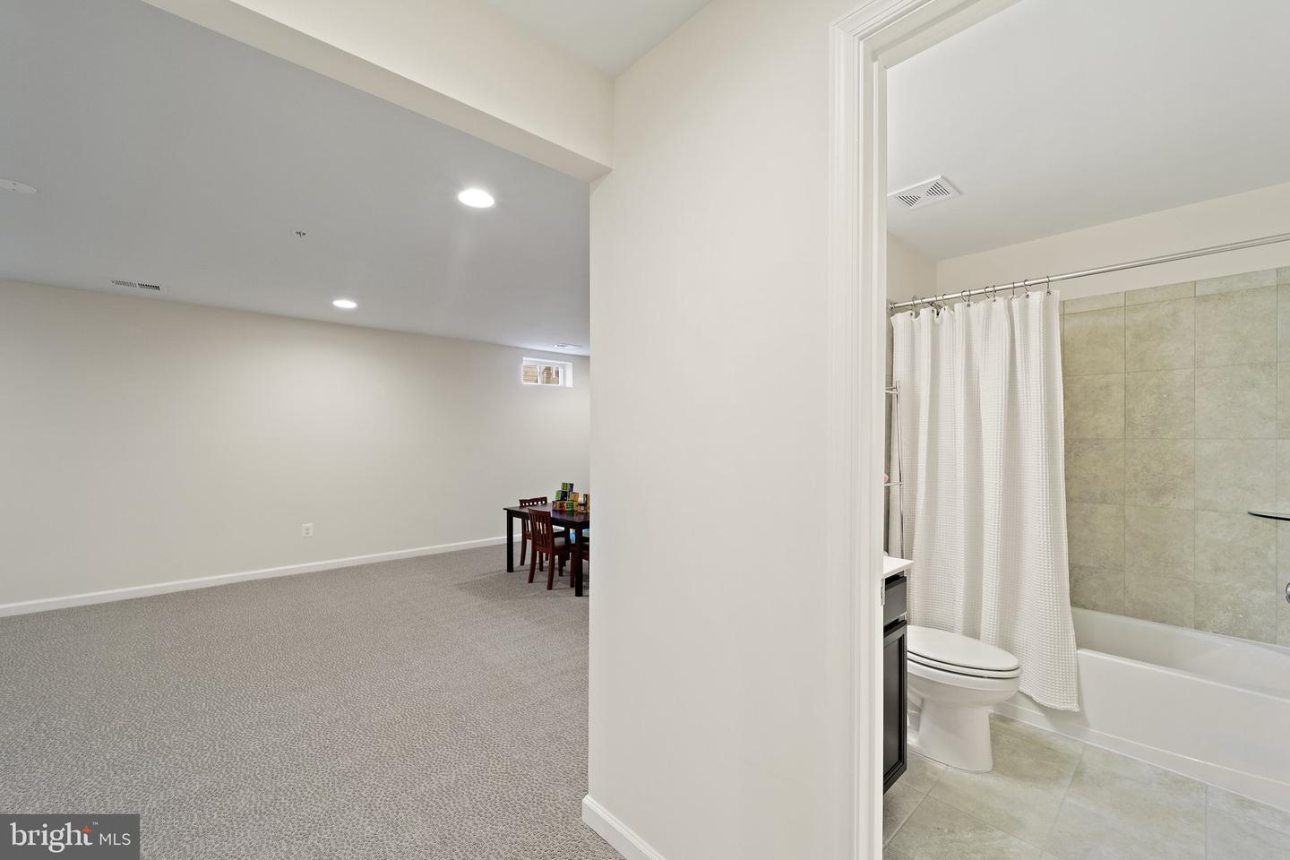 18205 Thunderbolt ROAD