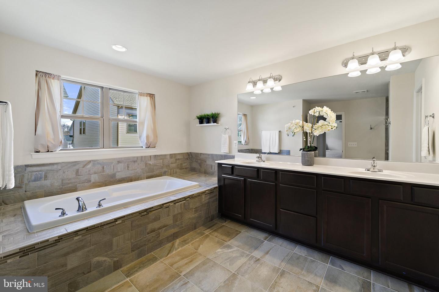18205 Thunderbolt ROAD