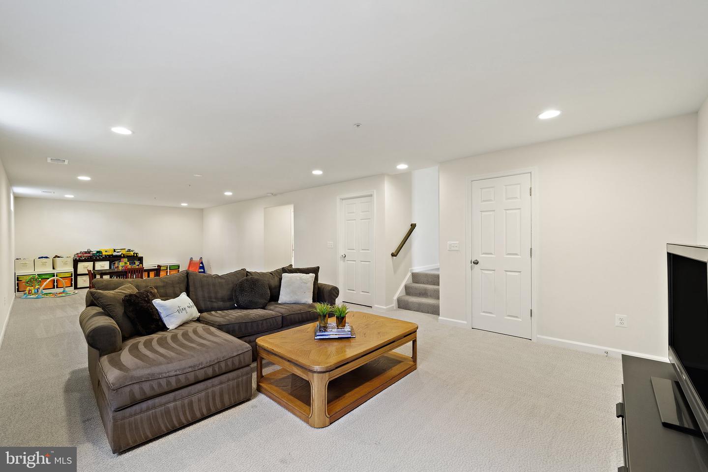 18205 Thunderbolt ROAD